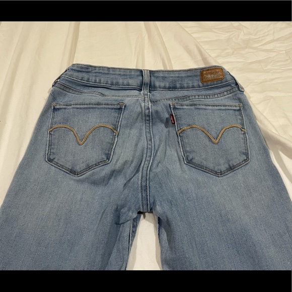 EUC Levi’s Denim Jeans - Picture 3 of 4